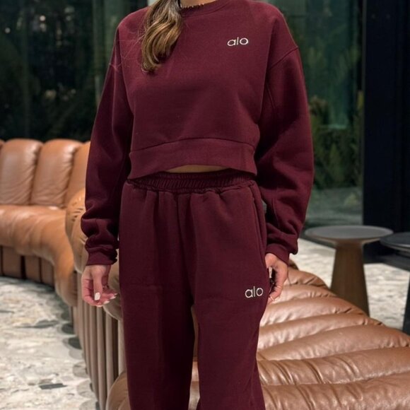 ALO Yoga Pants - Alo Yoga Set Accolade Crew Neck Pullover And Accolade Straight Leg Sweatpant